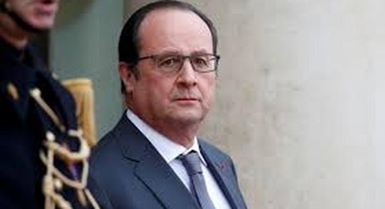 France's Hollande drops post-attack plans to change constitution