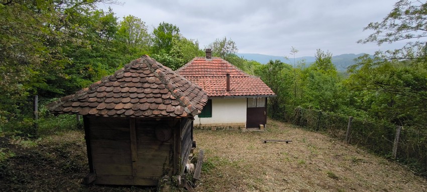 Sređeni deo dvorišta