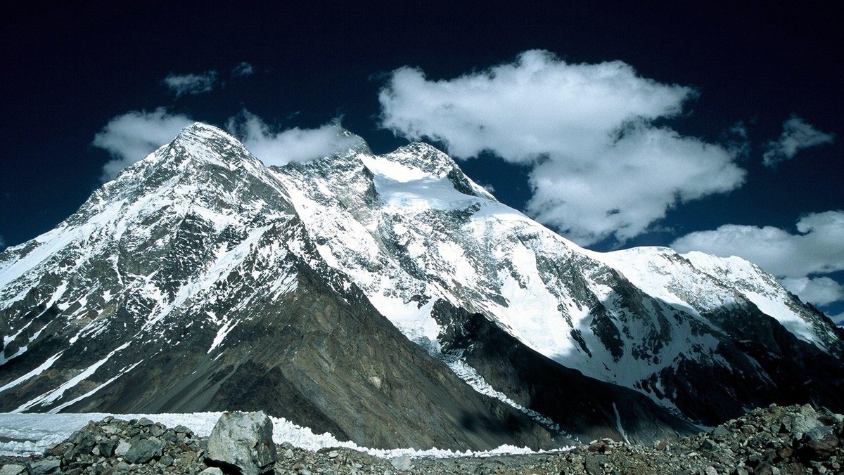 Broad Peak fotografowany od strony szczytu K-2 (fot. PAP/Monika Rogozińska) 