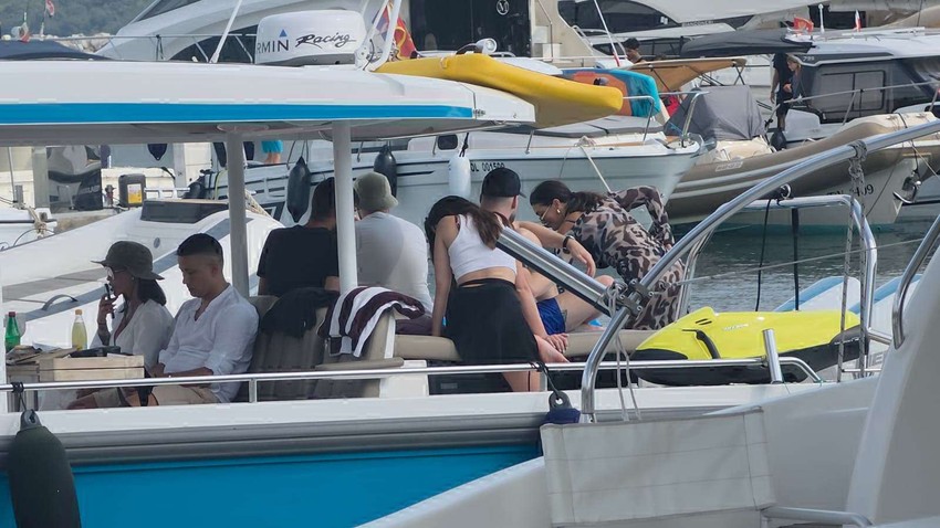 Milena Kačavenda paparaco
