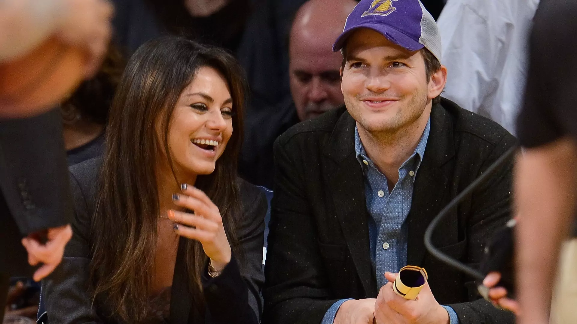 Mila Kunis i Ashton Kutcher nigdy nie zamykają drzwi do łazienki. Problem zna wiele rodziców