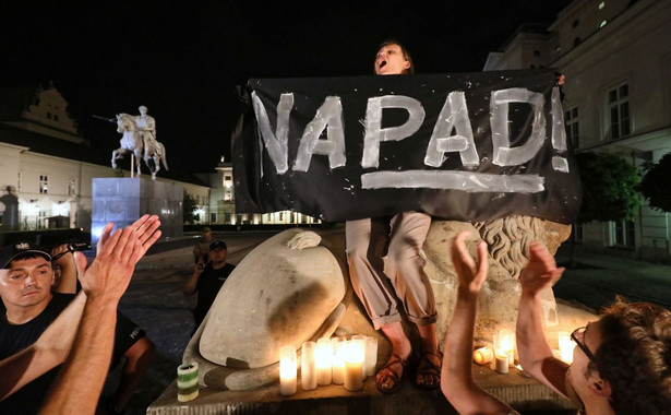 Demonstracja przed Pałacem Prezydenckim