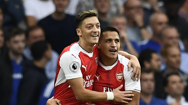 Mesut Oezil i Alexis Sanchez trzymają Arsenal w niepewności