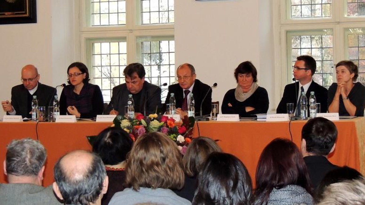 Prawom kobiet, poświęcone było sobotnie spotkanie z cyklu Colloquia Torunensia. W debacie uczestniczyli przedstawiciele duchowieństwa i nauki między innymi prof. Magdalena Środa.