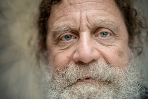 Robert M. Sapolsky, profesor biologii i neurologii na Uniwersytecie Stanforda.