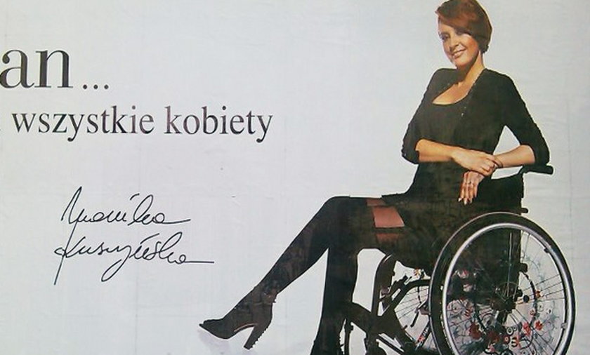 Monika Kuszyńska na billboardach reklamuje rajstopy. Była