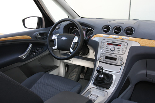Ford Galaxy kontra Renault Grand Espace i Peugeot 807: Megavan kontra weterani