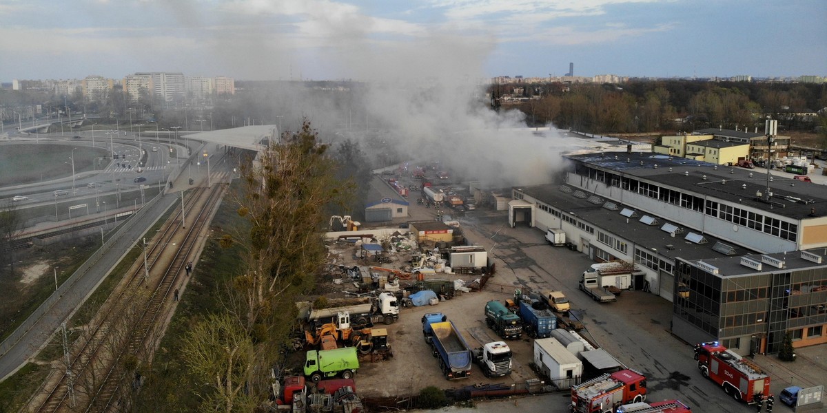 Pożar ogromnej hali magazynowej we Wrocławiu