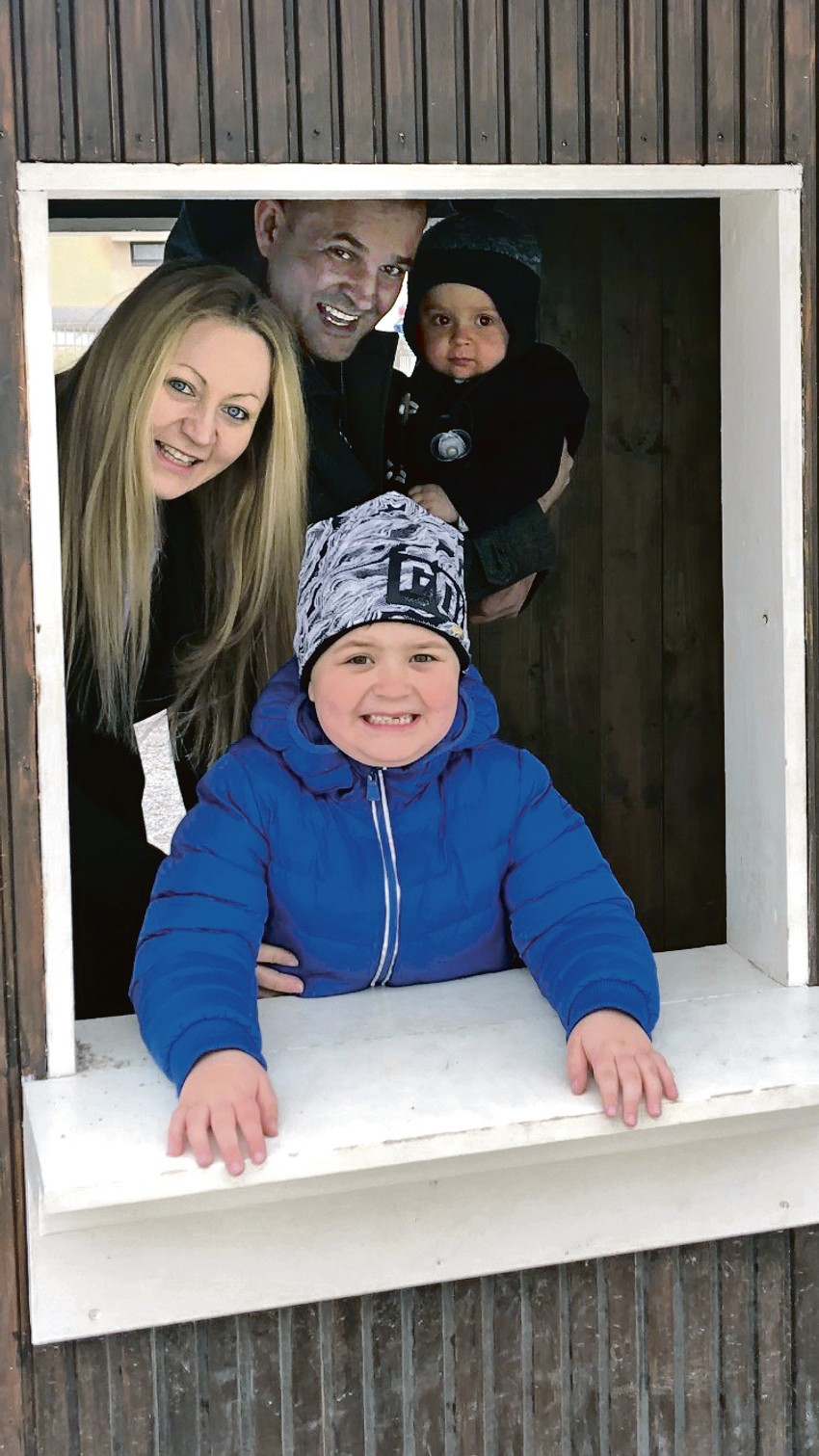 Konačno srećna i nasmejana porodica