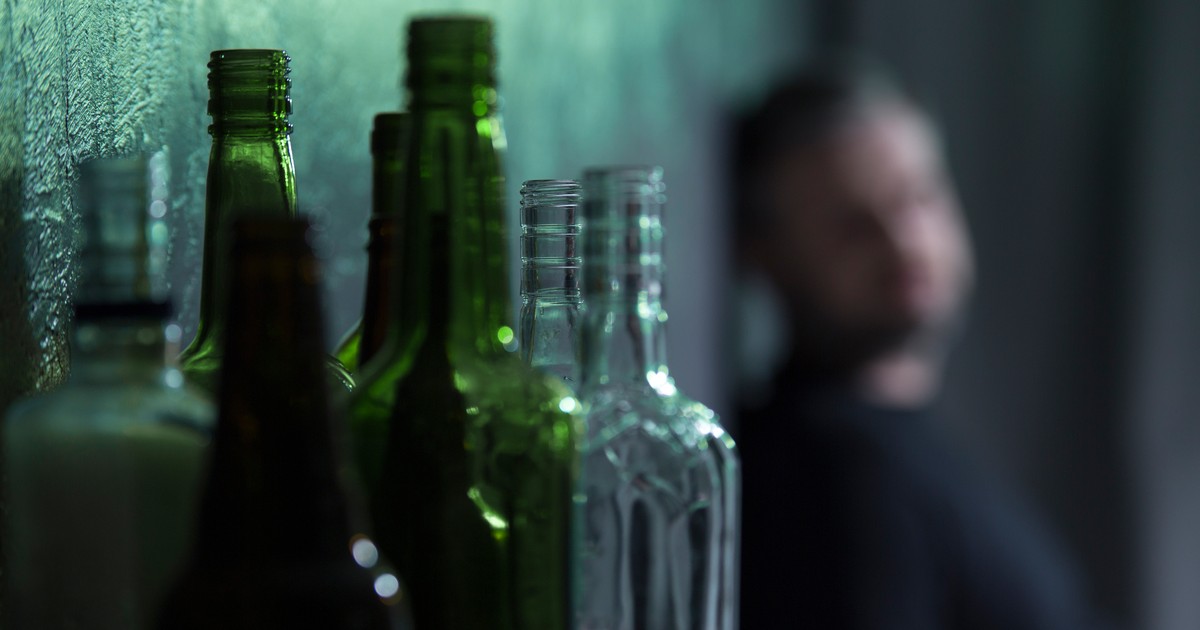 Córka alkoholika. "Kiedy wracał do domu, mówiła: »teraz się na mnie wyżyje, poczekaj, jakoś to przeżyjemy«"
