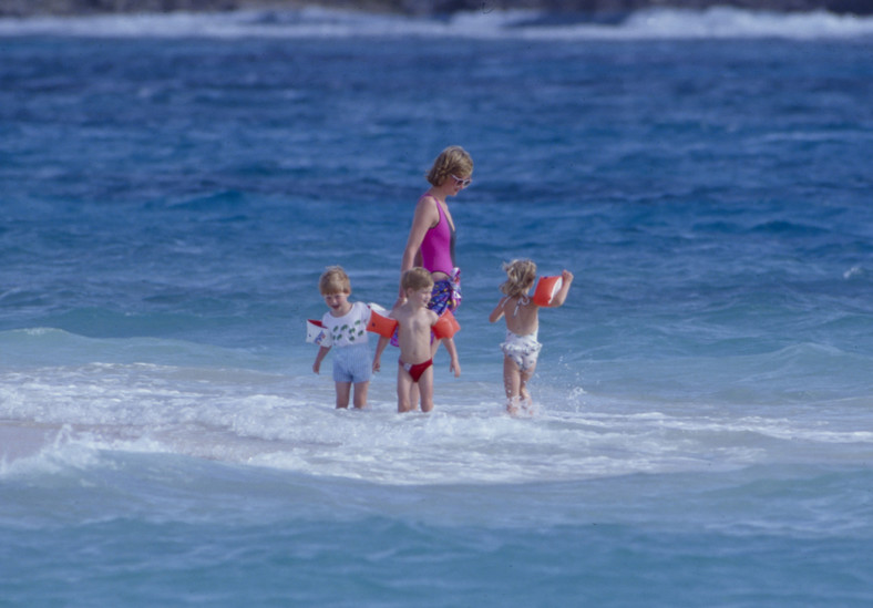 księżna Diana na wakacjach z synami