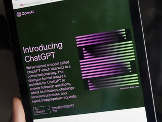 ChatGPT, ten zaawansowany model językowy oparty o sztuczną inteligencję w ciągu zaledwie pięciu dni od uruchomienia pod koniec 2022 roku przyciągnął 100 mln aktywnych użytkowników