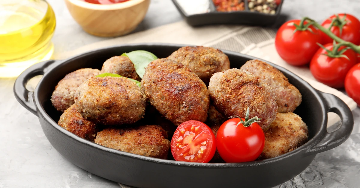 Pyszny obiad na środę. Podajemy przepis, Ty gotujesz. Kotlety mielone z serowym nadzieniem