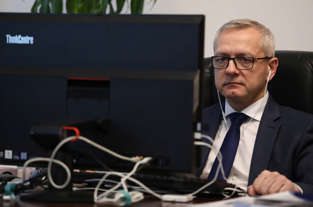 Kiedy zaczynał się 2020 rok z aplikacji mObywatel korzystało dokładnie 892 335 użytkowników. Dziś w swoich telefonach ma ją 2 051 356 osób – powiedział cytowany w komunikacie minister Zagórski.