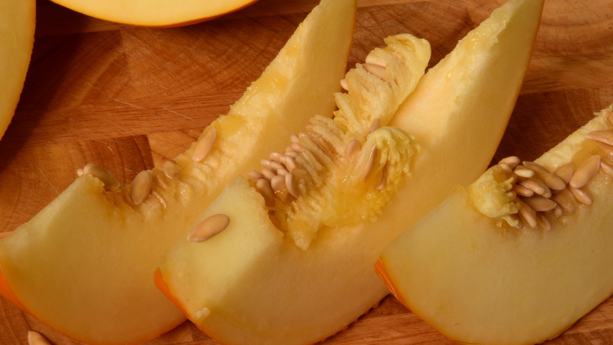Dinja ne samo da pomaže u održavanju pravilne hidratacije, već pruža i vredne vitamine i minerale 