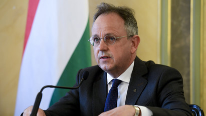 Összeférhetetlenség miatt lemondott a Fidesz politikusa