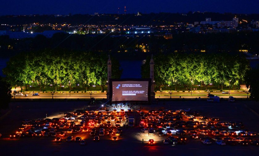 Kino samochodowe w Bordeaux, we Francji