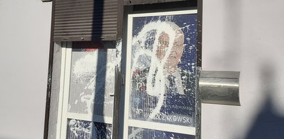 Atak na lokal europosła z PiS. Wandale zniszczyli biuro Waszczykowskiego w Pabianicach