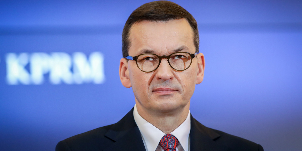 Premier Mateusz Morawiecki podjął decyzję o zablokowaniu nagród dla budżetówki w 2020 r., ale niektóre ministerstwa zdążyły je wypłacić