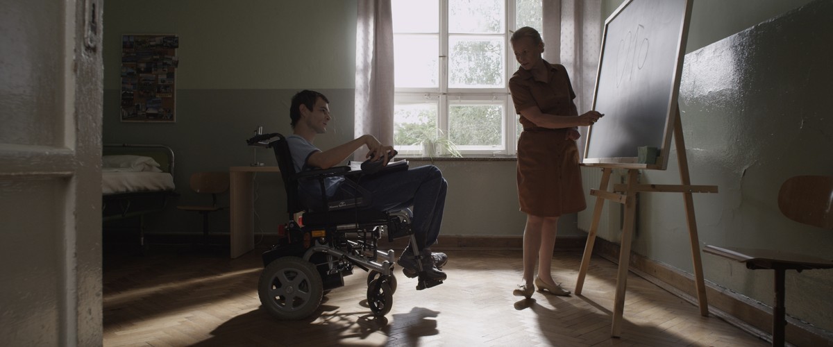 Dawid Ogrodnik i Anna Nehrebecka w filmie 'Chce się żyć'