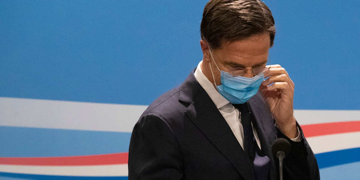 Mark Rutte poinformował o powrocie części restrykcji.