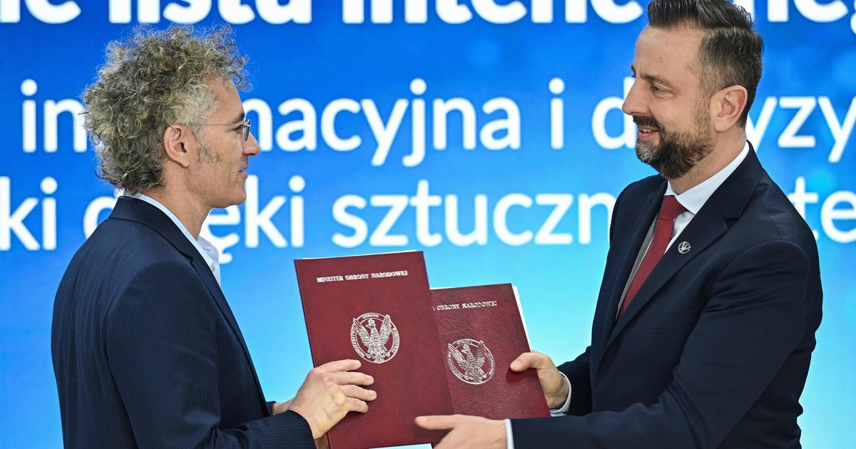 MON podpisał umowę z najbardziej tajemniczą firmą świata. Ekspert pytał: co będą robić z naszymi danymi?