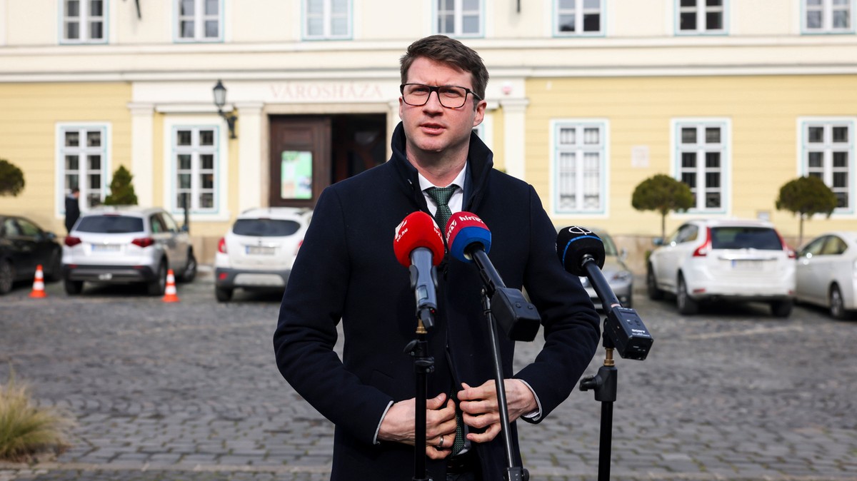 Kampánybalhé – Fideszes plakátokat gyújtottak fel az I. kerületben, a polgármesterjelölt kiakadt: „Ez már nem játék” –  videó
