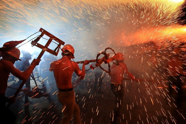 Locals perform fire dragon dance ahead of Lantern Festival in Jishou