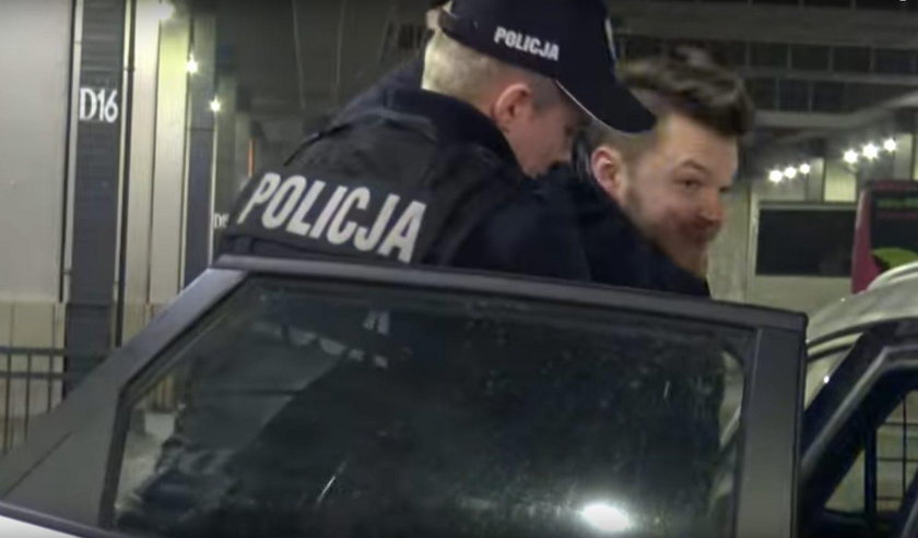 Policjanci skuli znanego blogera