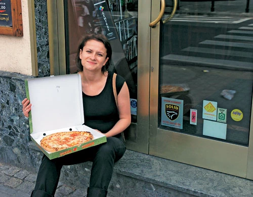 Nie było łatwo, ale się udało. A potem można było cieszyć się smakiem pizzy opłaconej przez komórkę