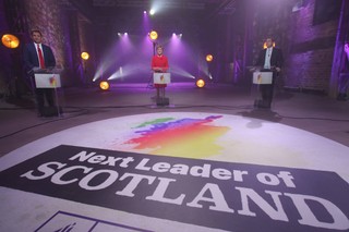 Wybory w Wielkiej Brytanii: Konserwatyści prowadzą w Anglii. Niewiadomy wynik w Szkocji