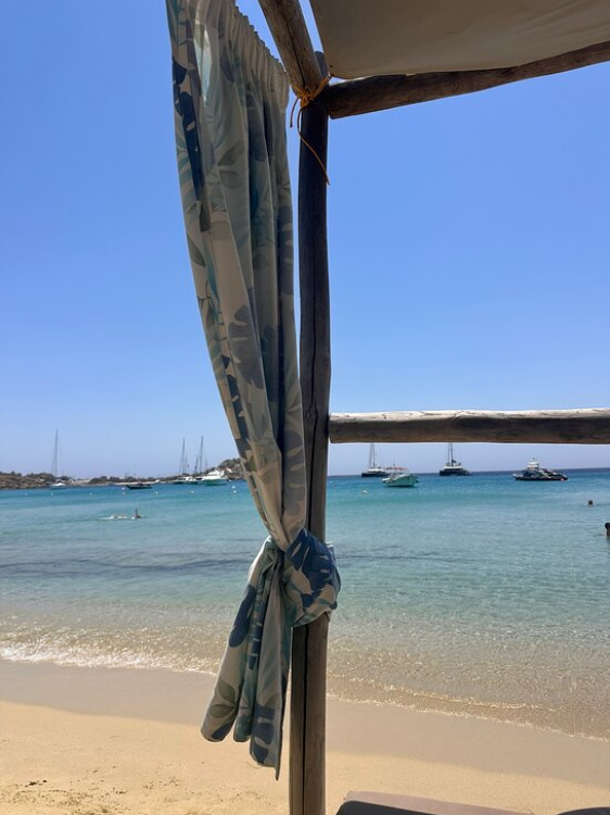 Muž zažil nepríjemnú nedávnu dovolenkovú skúsenosť v DK Oyster na gréckom ostrove Mykonos.
