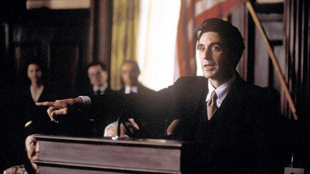 "City Hall", USA, 1996. Reżyseria: Harold Becker. W rolach głównych: Al Pacino, John Cusack, Bridget Fonda.