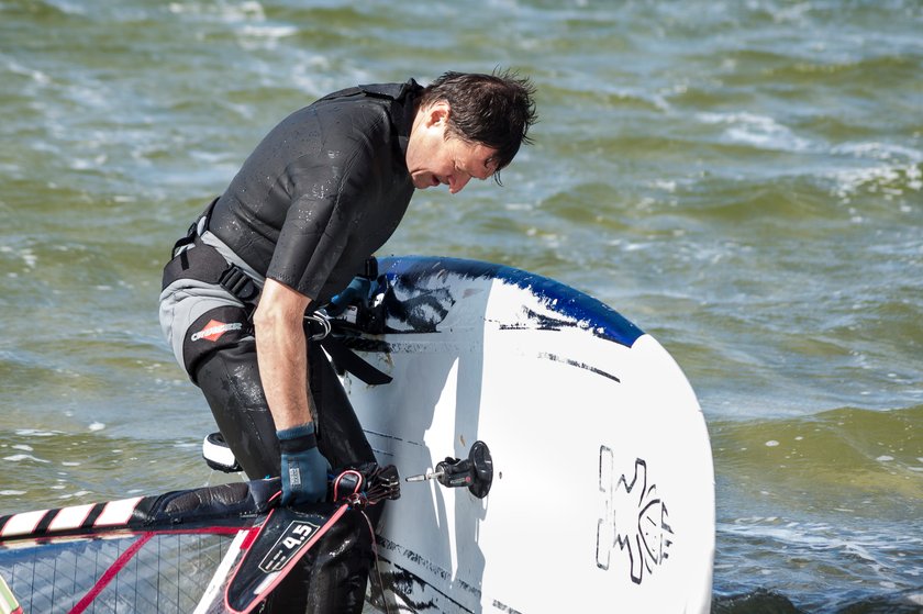 Jacek Kawalec uprawia windsurfing