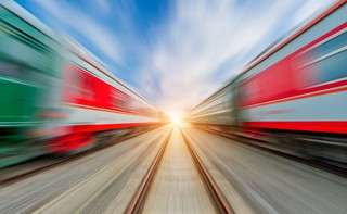 Rekordowe lato na kolei: Tak bardzo pociągi nie spóźniały się jeszcze nigdy