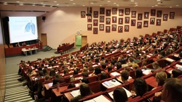 niepokojące zjawisko na polskich uczelniach. studenci masowo rezygnują