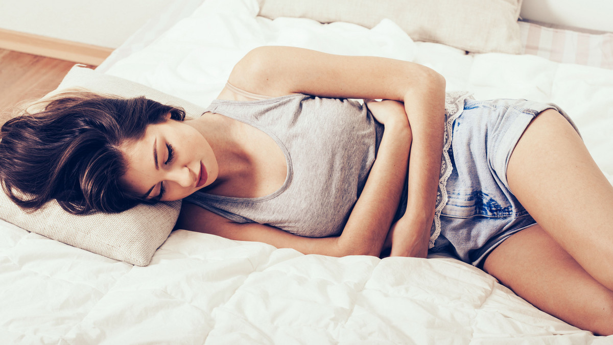 Sposoby na bóle miesiączkowe to nie tylko tabletki rozkurczowe czy przeciwbólowe. Istnieje wiele naturalnych metod zwalczania dolegliwości menstruacyjnych. Przedstawiamy kilka sprawdzonych rozwiązań!