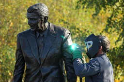 Reagan i Thatcher. Dziecięcy kult brutala i oszustki