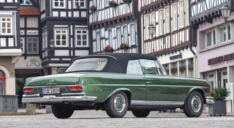 Mercedes 220 SEb Cabriolet - świadek złotych czasów