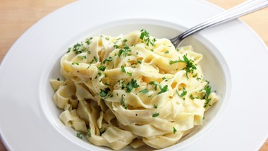 pyszny obiad na poniedziałek. podajemy przepis, ty gotujesz. fettuccin