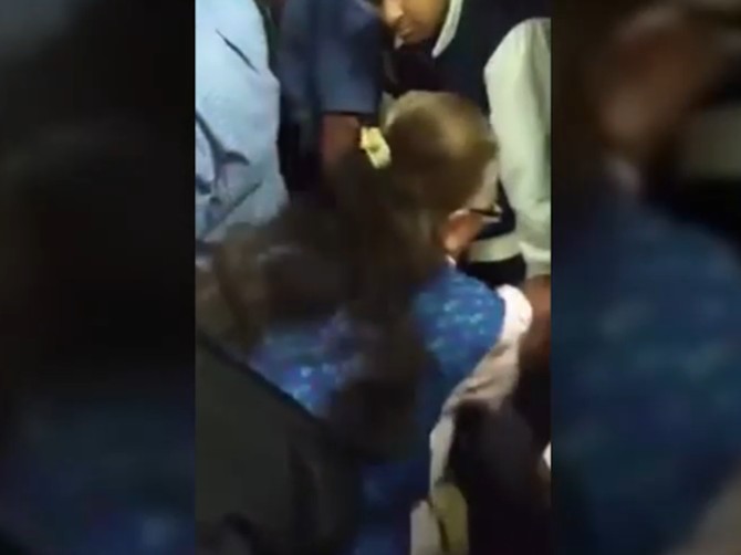 Žena pretukla manijaka u prevozu