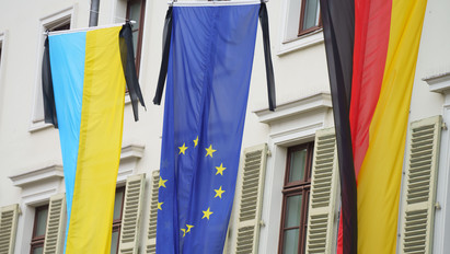 Bundestag: Németországnak nehézfegyverzettel is támogatnia kell Ukrajnát