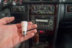 Transmiter FM: co to jest, czy warto go kupić? Bluetooth w każdym samochodzie