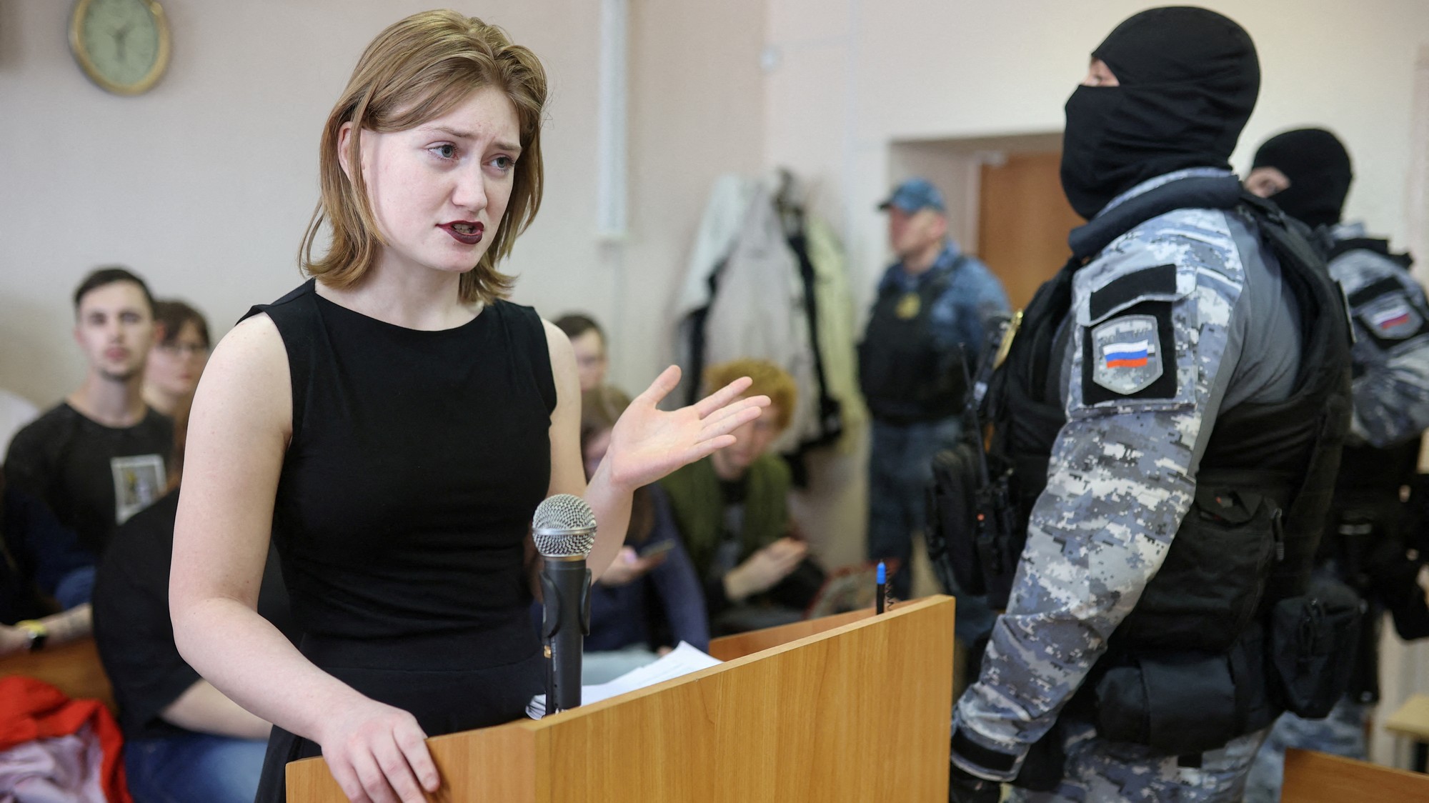 Aktivistka Daria Kozyrevová na súde v Petersburgu.