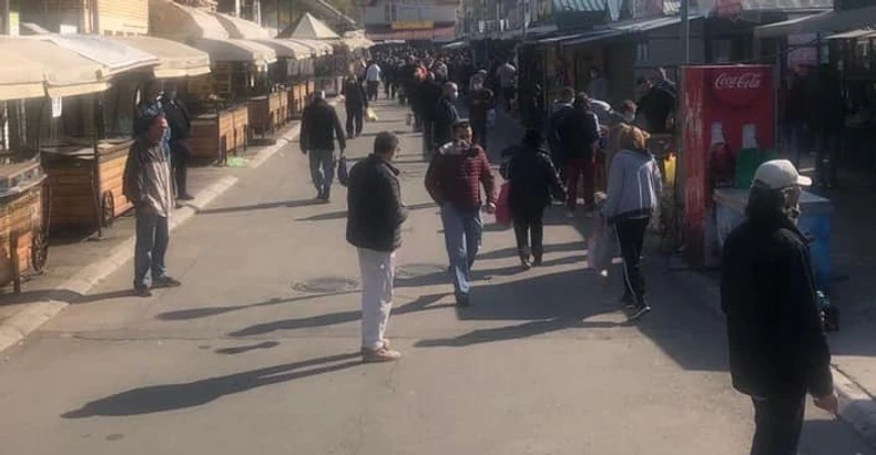 Pijaca na Vidikovcu kao da nije zatvorena