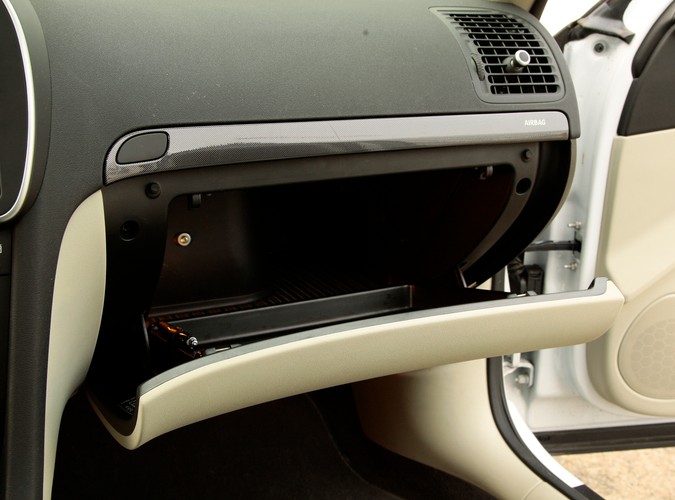 Saab 9-3X - szwedzka stal gotowa do przygody. Dzielnie zwalczy dziki teren, choć woli asfaltowe bulwary. Mogą być dziurawe jak sito - czyli idealnie sprawdza się na polskich drogach...