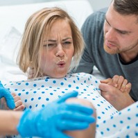 Gátmetszés és oxitocin nélkül szülni? A szülész-nőgyógyász szerint ilyen az ideális születés