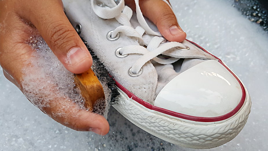 Nie potrzebujesz pralki, by twoje białe buty były czyste