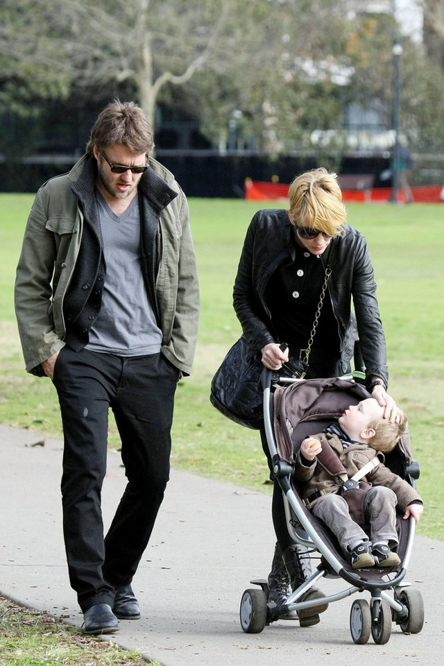 Cate Blanchett z synem Ignatusem (2 l.) i Joelem Edgertonem w parku w Sydney