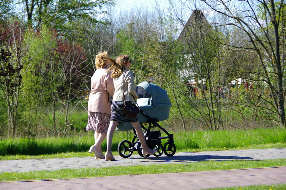 W Polsce rodzi się coraz mniej dzieci.